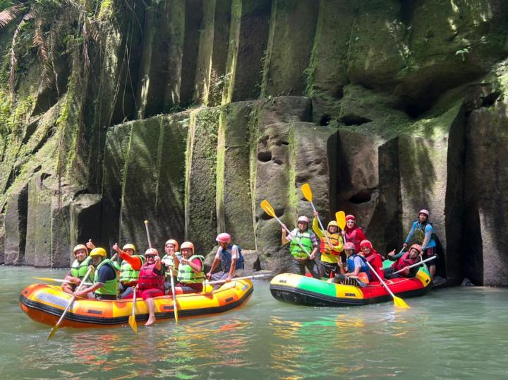 Ketum SMSI Pusat dan Bupati Sergai, Arungi Arung Jeram di Sungai Bah Bolon